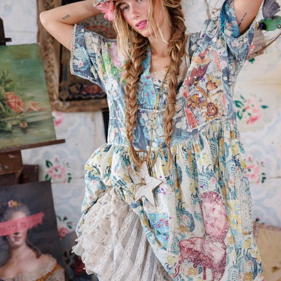 🍓MAGNOLIA PEARL APPLIQUÉ TAIGE DRESS🍓 - Picture 2 of 11